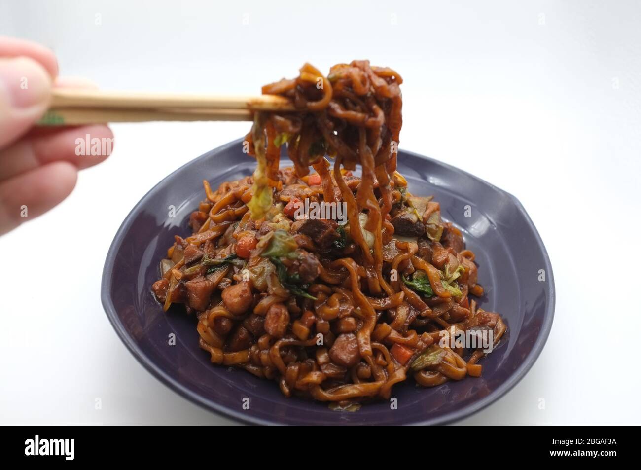 Nouilles aux haricots noirs coréens ou jajangmyeon - nouilles avec sauce noire Banque D'Images