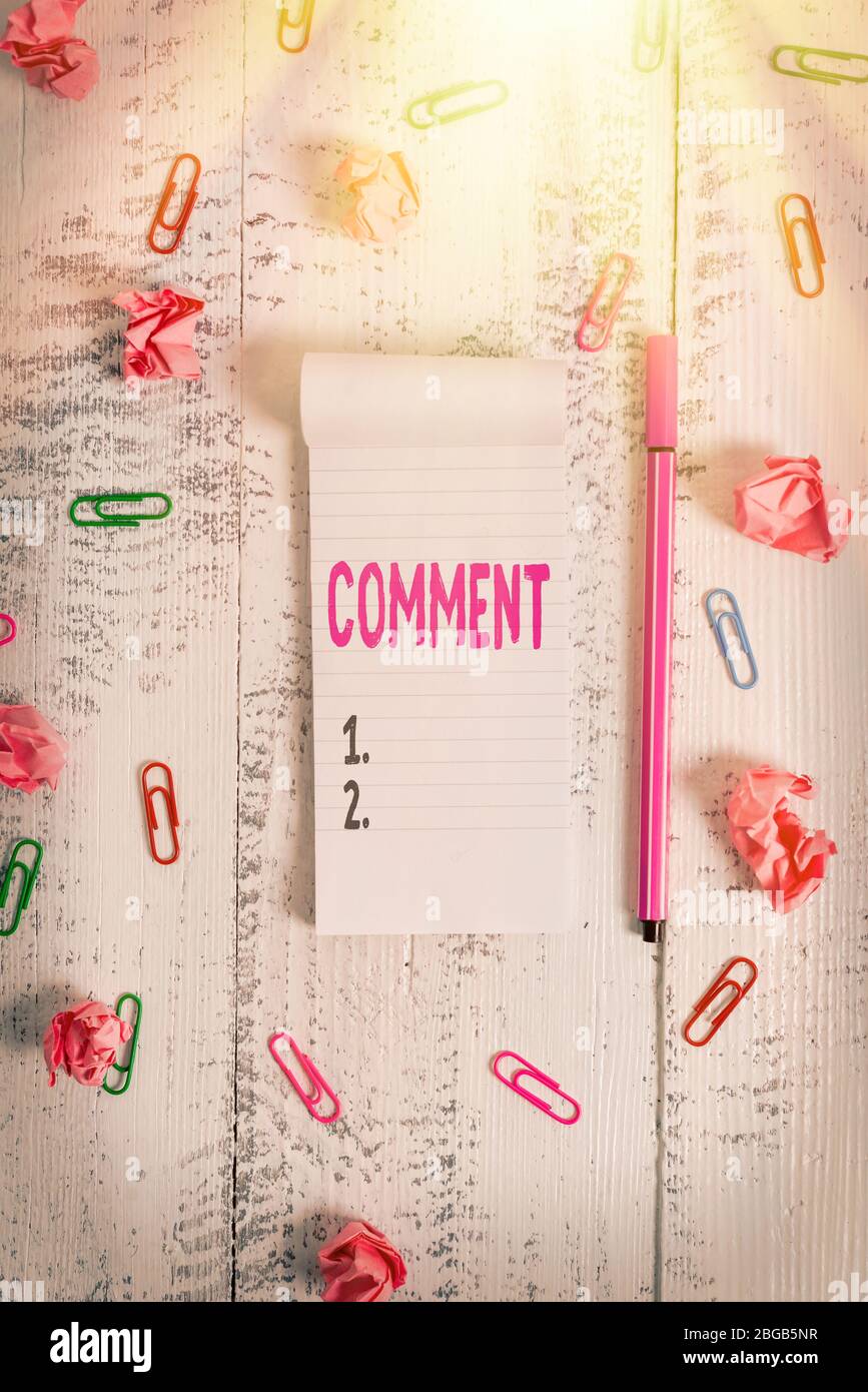 Commentaire texte écriture mot. Photo d'affaires présentant une remarque écrite verbale exprimant l'opinion communiquer la réaction dépouillée bloc-notes clips papier boule Banque D'Images