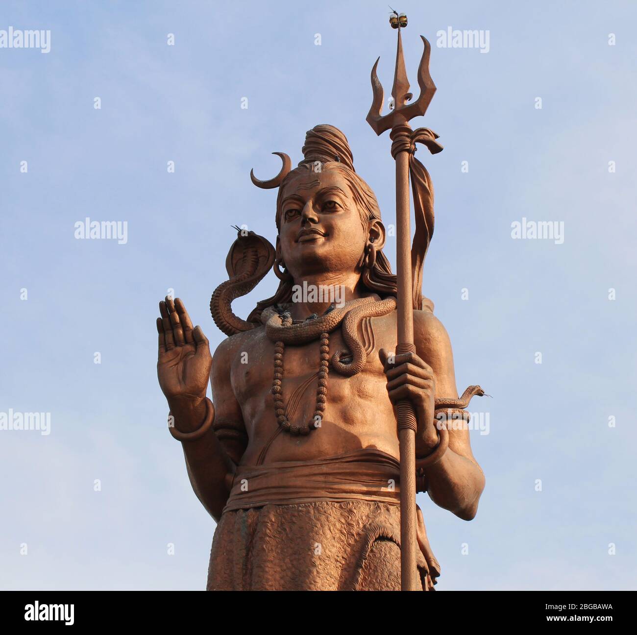 Le Seigneur Shiva Idol, le plus grand et le plus grand, au temple Shiva de Mangal Mahadev en Inde. Le festival Maha Shivratri se produit également ici Banque D'Images