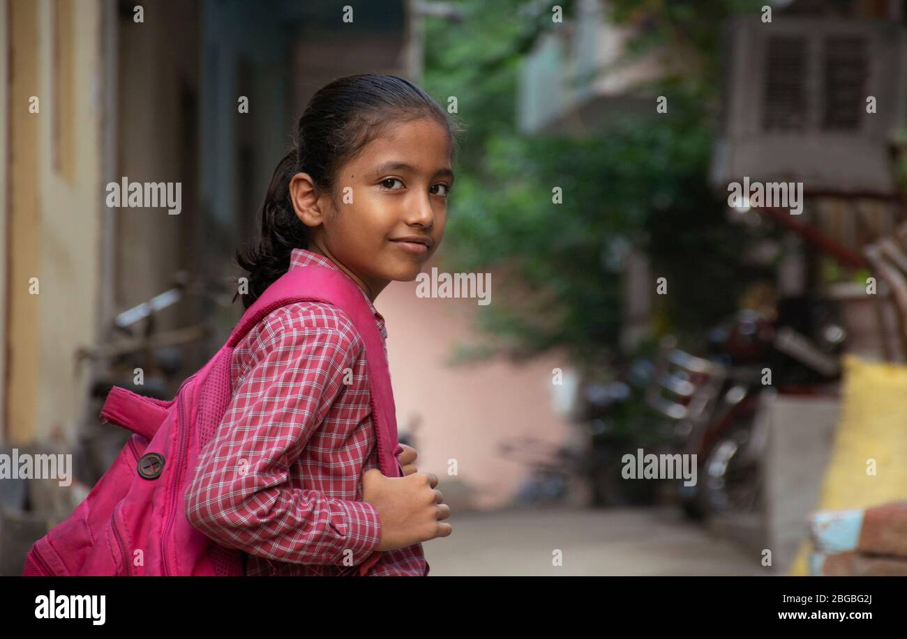 fille étudiant va à l'école Banque D'Images