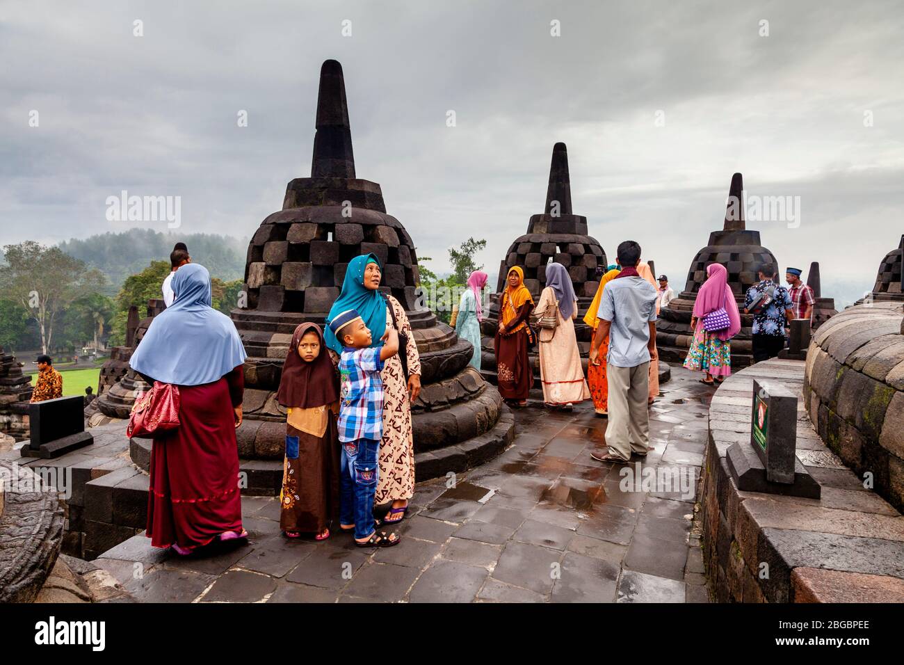 Visiteurs intérieurs indonésiens au temple de Borobudur, Yogyakarta, Java centrale, Indonésie Banque D'Images