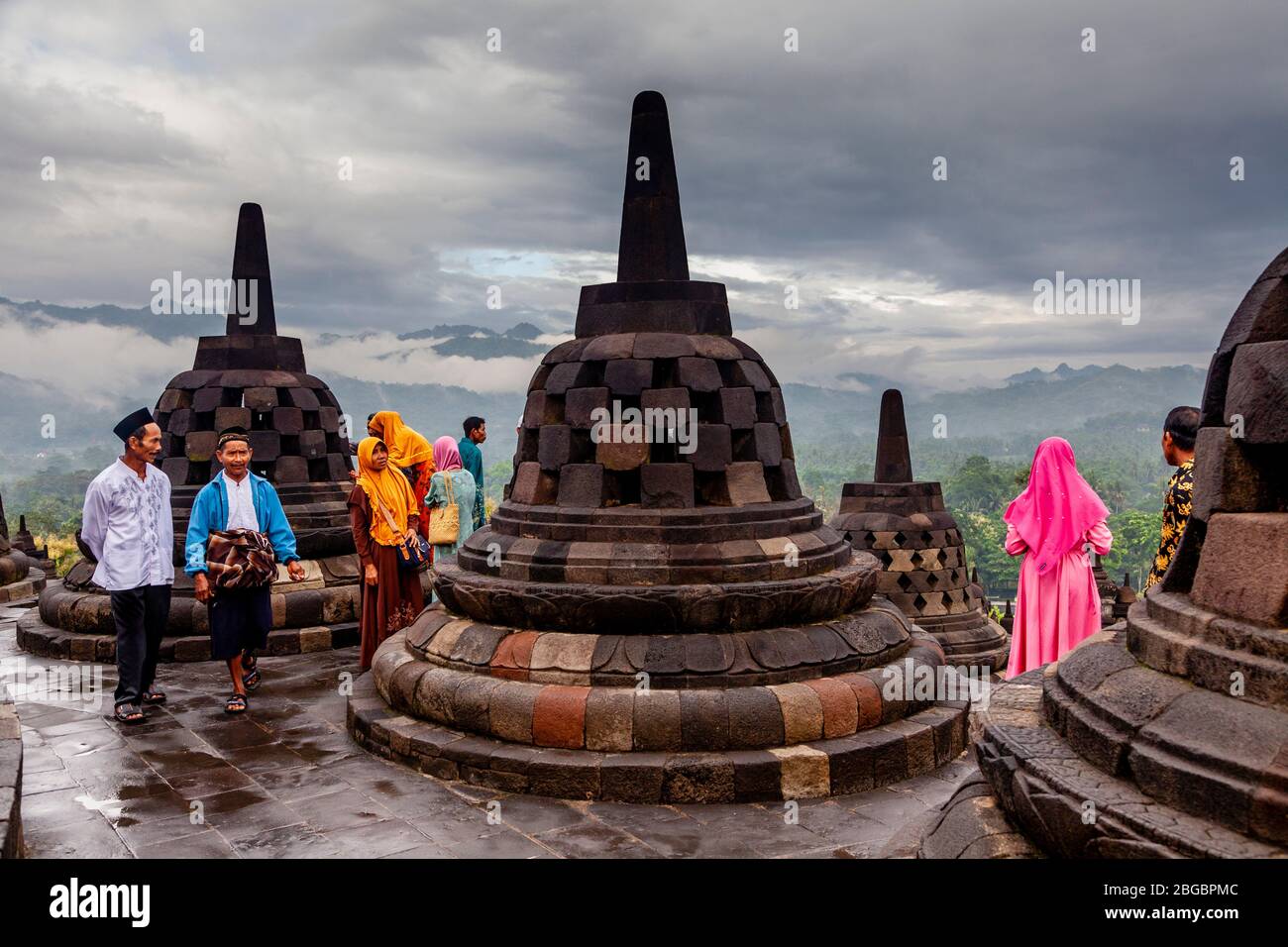 Visiteurs intérieurs indonésiens au temple de Borobudur, Yogyakarta, Java centrale, Indonésie Banque D'Images