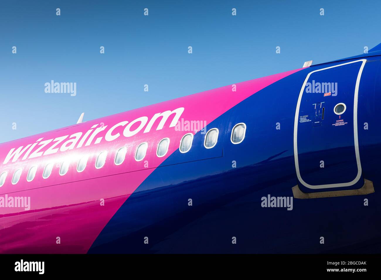 Wizz Air Airbus 320 Aircraft à l'aéroport de Luton mis à la terre pendant la crise de Corona Banque D'Images