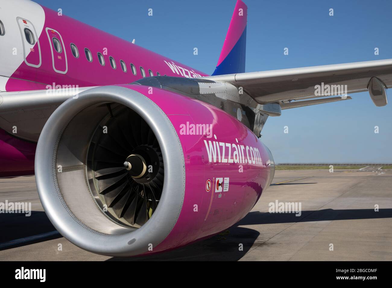 Wizz Air Airbus 320 Aircraft à l'aéroport de Luton mis à la terre pendant la crise de Corona Banque D'Images