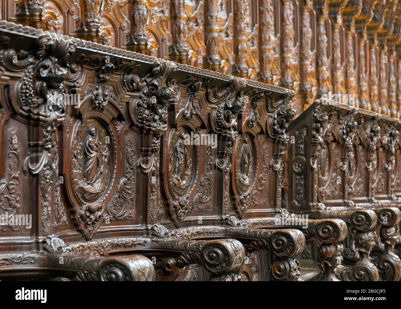 La Mezquita. La Mosquée. Intérieur. Le choeur en bois sculpté du XVIIIe siècle stalles à l'arrière de la cathédrale de la mosquée. Ils sont le travail de SC espagnol Banque D'Images