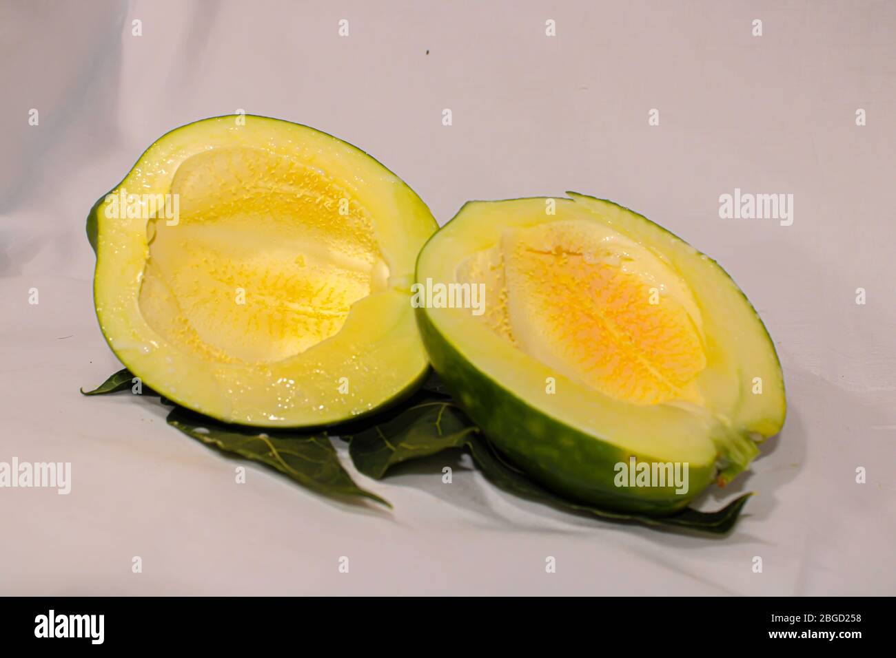 Papayas frais sur une papaye. Sain et savoureux avec de la texture agréable Banque D'Images