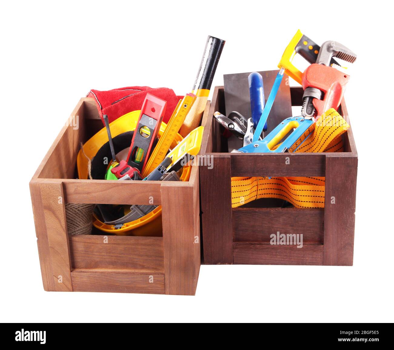 Boîtes en bois avec différents outils, isolées sur blanc Banque D'Images