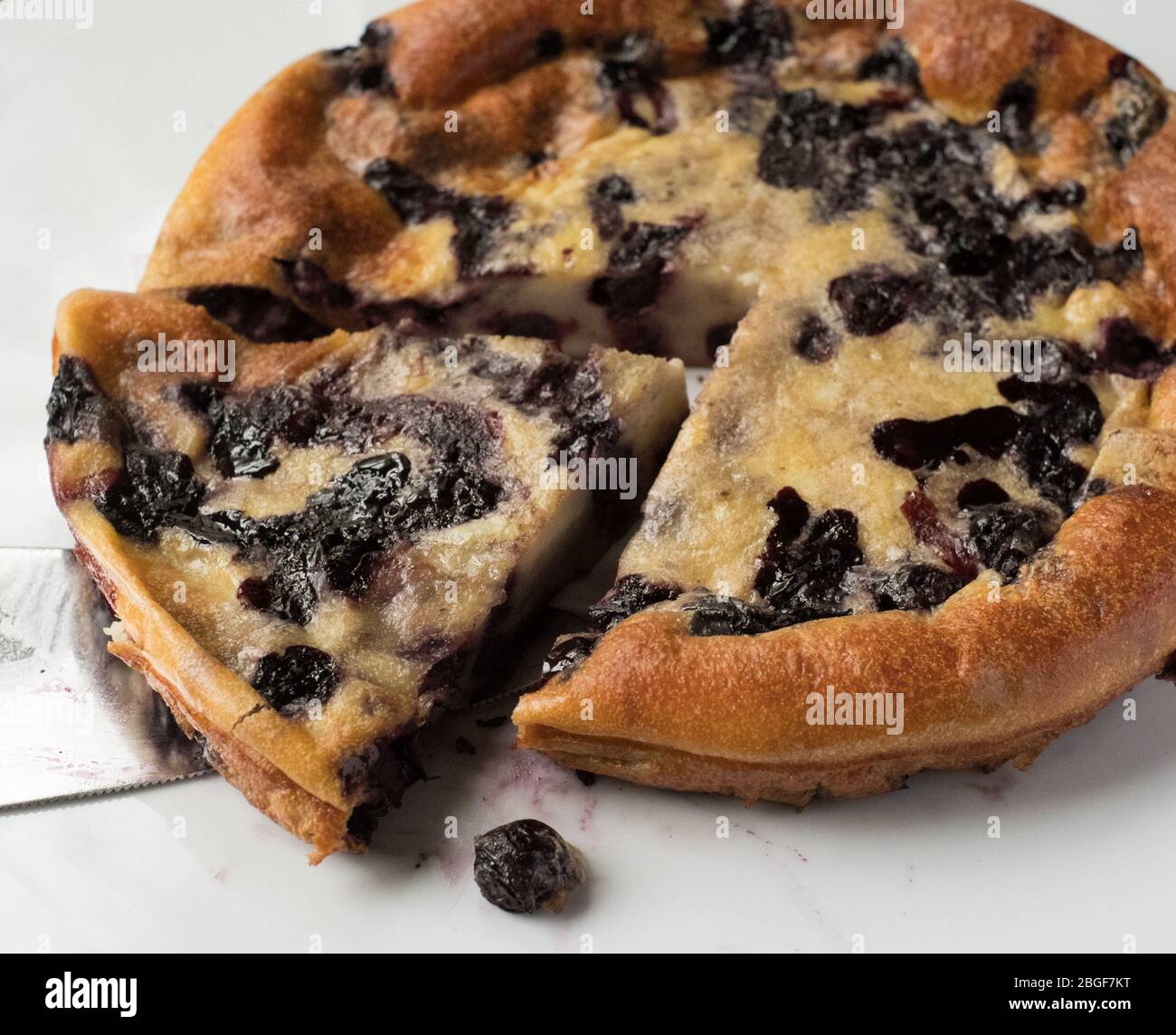 Clafoutis de cerise (cerises dans la pâte) Banque D'Images