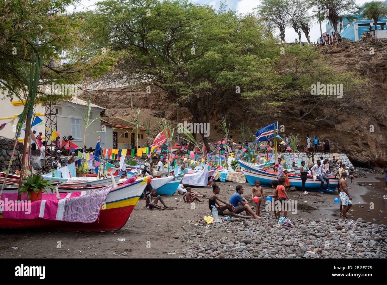 les gens d'une fête de pêcheurs du cap-vert. Cidade Velha, Cap-Vert Banque D'Images