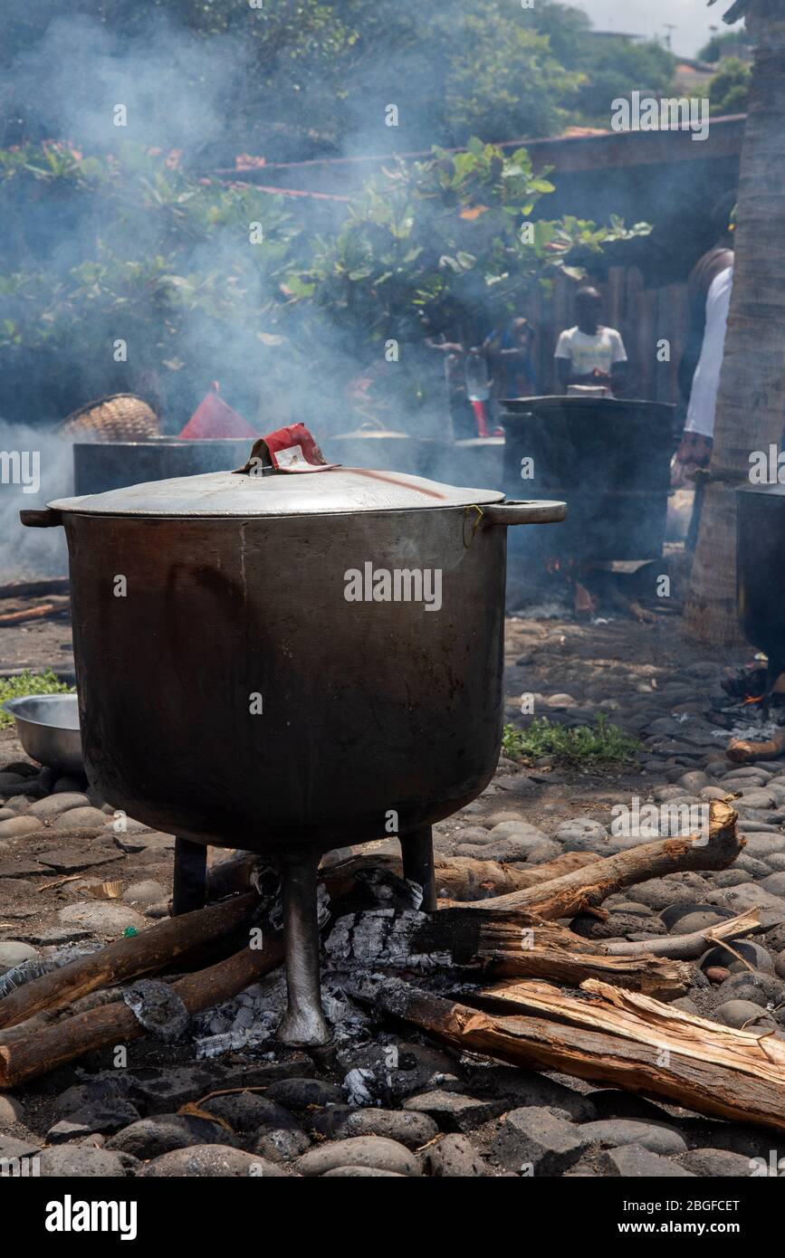 Marmite en bois à la fête des pêcheurs de Cidade Velha, au Cap-Vert Banque D'Images
