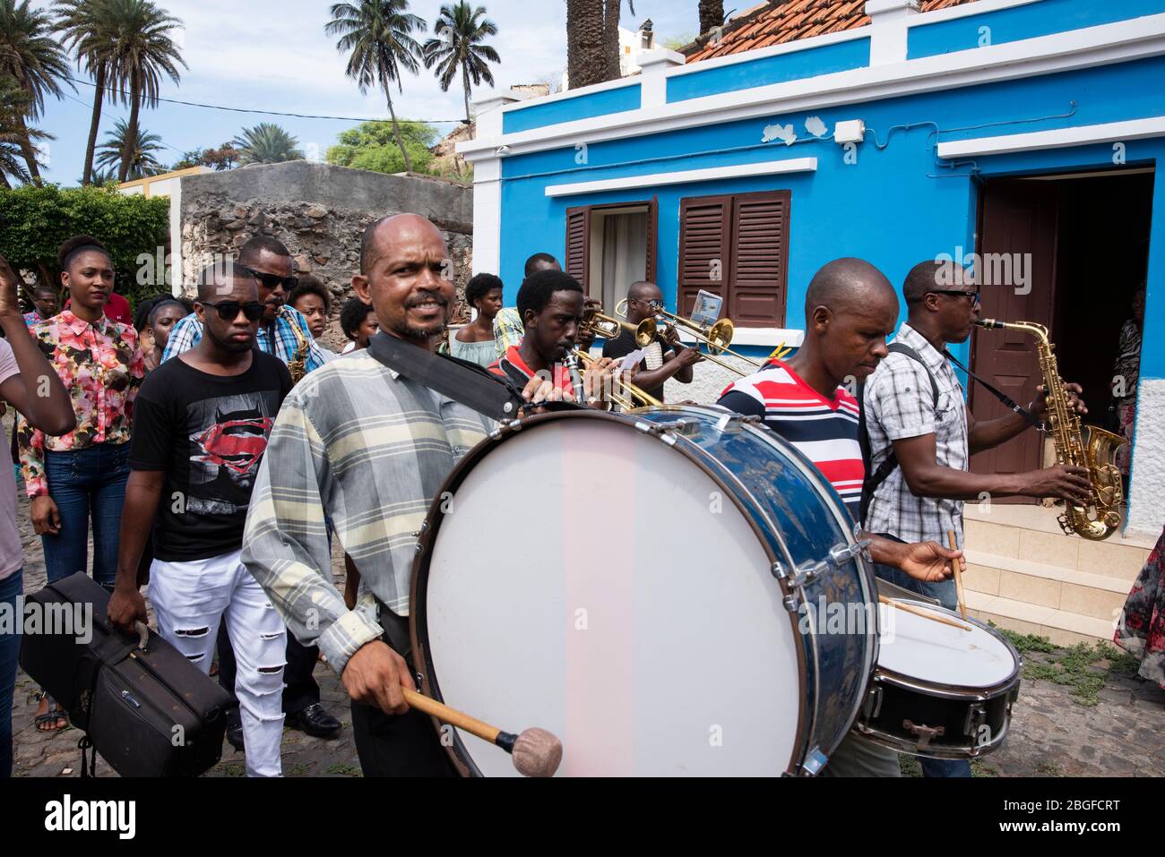 Groupe de procession chrétienne à Cidade Velha, Cap Vert Banque D'Images