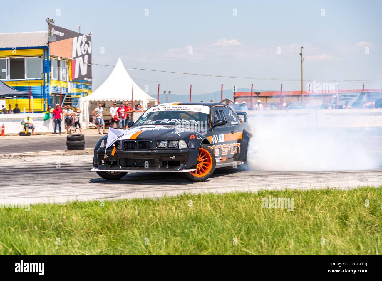 Plovdiv, Bulgarie - 3 mai 2015 : dérive de la Bulgarie. Défi Battle BMW Turbo E36 avec moteur de puissance M. Dérive de plein régime. Vue avant de l'un des t Banque D'Images