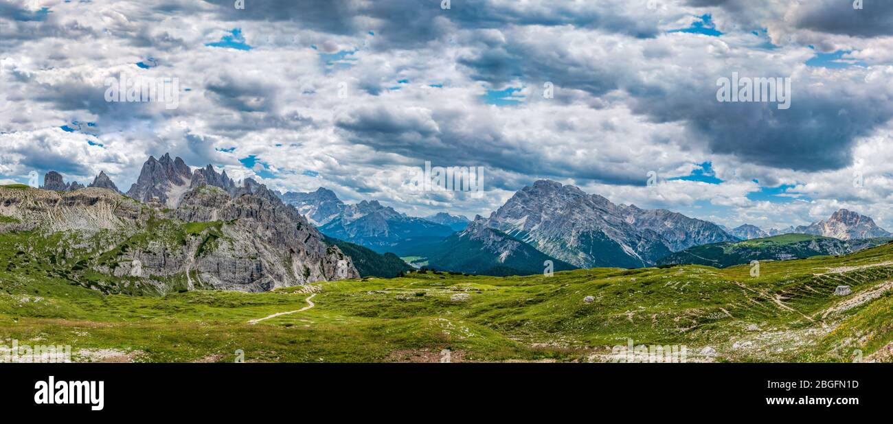 Vue panoramique sur les Dolomites depuis 3 cime di lavaredo Banque D'Images