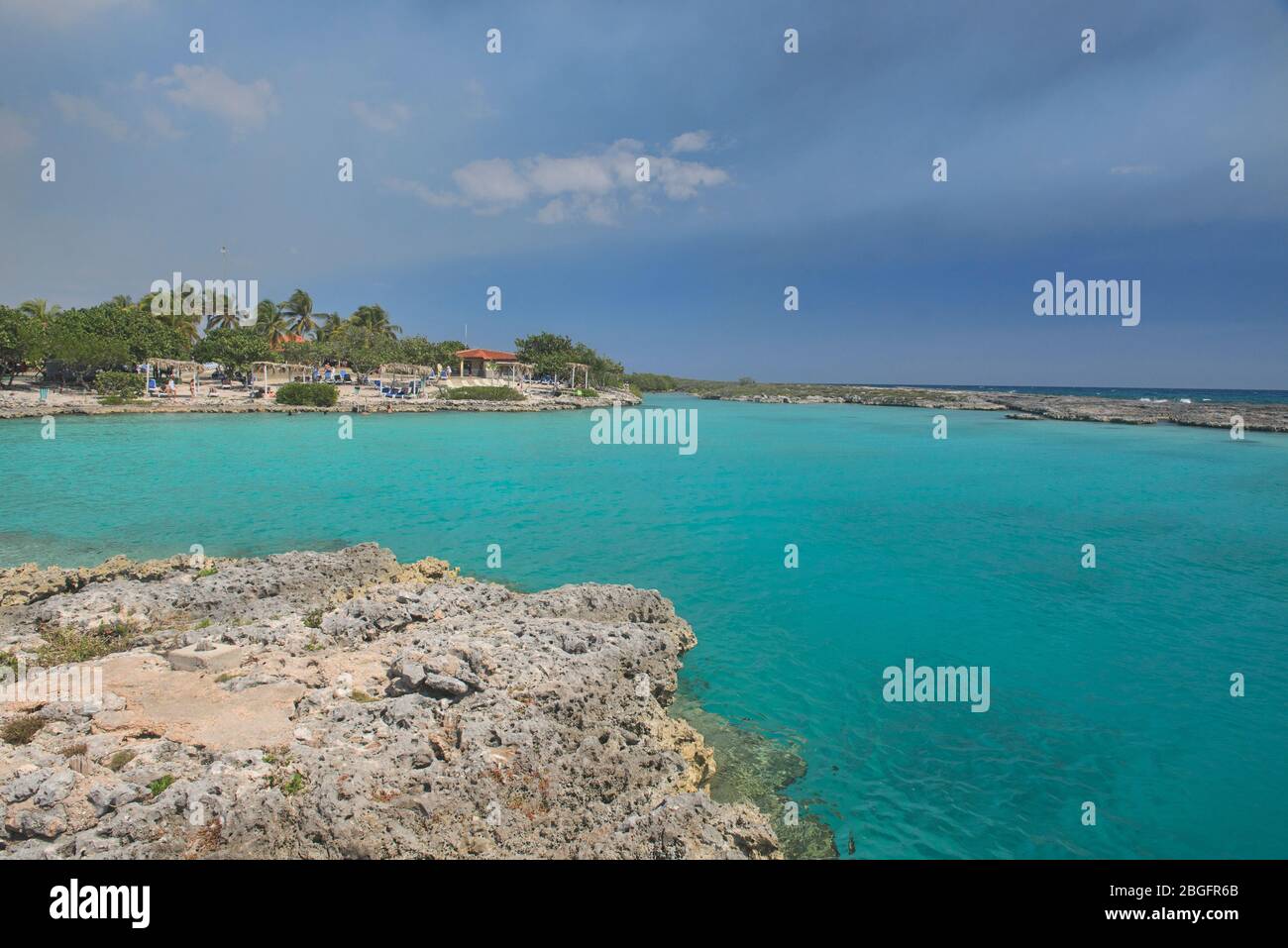 Belle mer des Caraïbes à Caleta Buena, Playa Giron, Cuba Banque D'Images