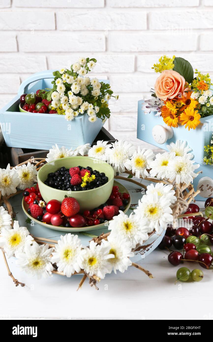 Nature morte avec fruits et fleurs Banque D'Images