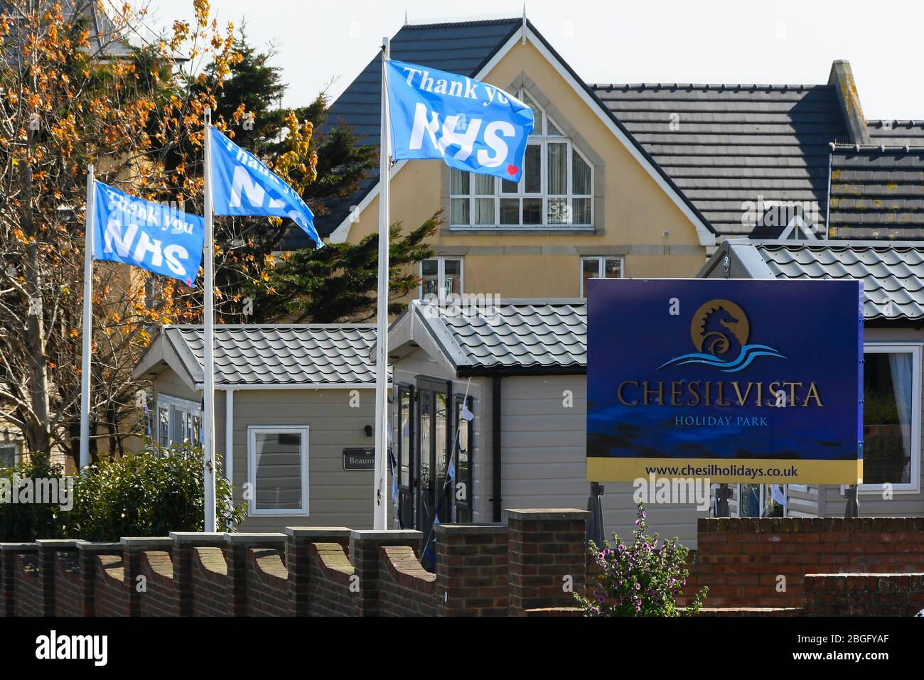 Wyke Regis, Weymouth, Dorset, Royaume-Uni. 21 avril 2020. Drapeaux disant Merci NHS sur les flagelles au Chesil Vista Holiday Park à Wyke Regis à Dorset pendant la poursuite du verrouillage pandémique du coronavirus. Crédit photo : Graham Hunt/Alay Live News Banque D'Images