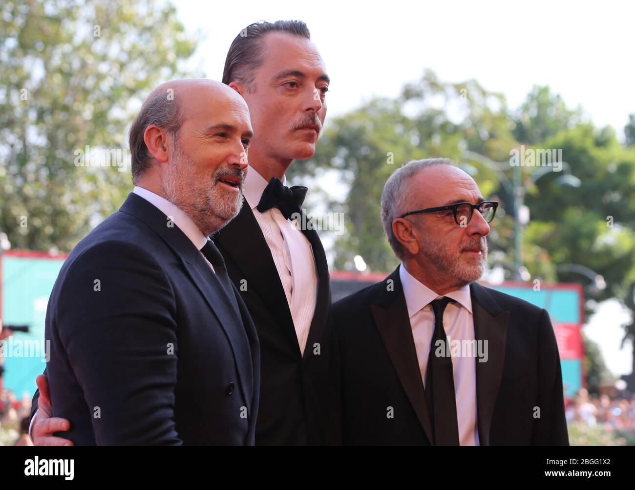 VENISE, ITALIE - 01 SEPTEMBRE : Silvio Orlando Javier Cámara et Maurizio Lombardi marchant le tapis rouge du "Nouveau Pape" Banque D'Images VENISE, ITALIE - 01 SEPTEMBRE : Silvio Orlando Javier Cámara et Maurizio Lombardi marchant le tapis rouge du "Nouveau Pape" Banque D'Images