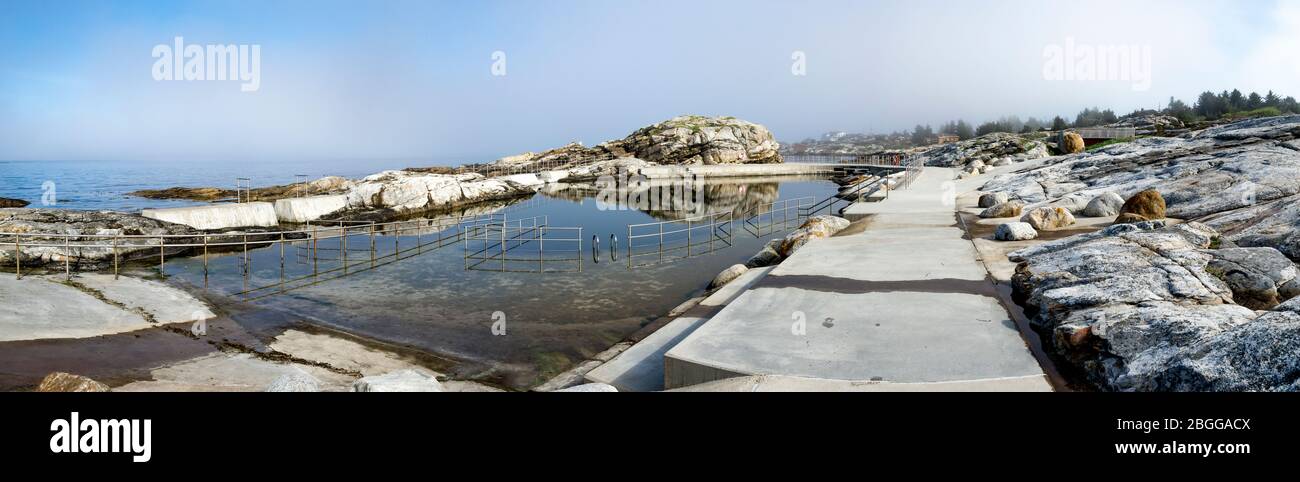 Vue panoramique sur la piscine de la mer de Sjobadet Myklebust dans la péninsule de Jasund à Tananger, Norvège, mai 2018 Banque D'Images