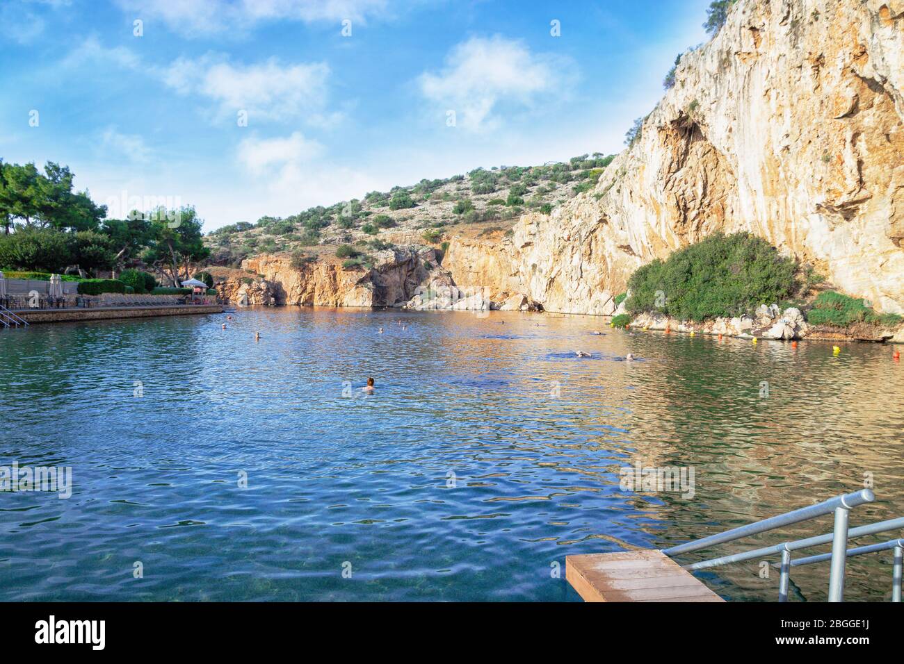 Athènes, Grèce. 24 novembre 2017. Lac Vouliagmeni près d'Athènes. Eau minérale radionique thermique Banque D'Images