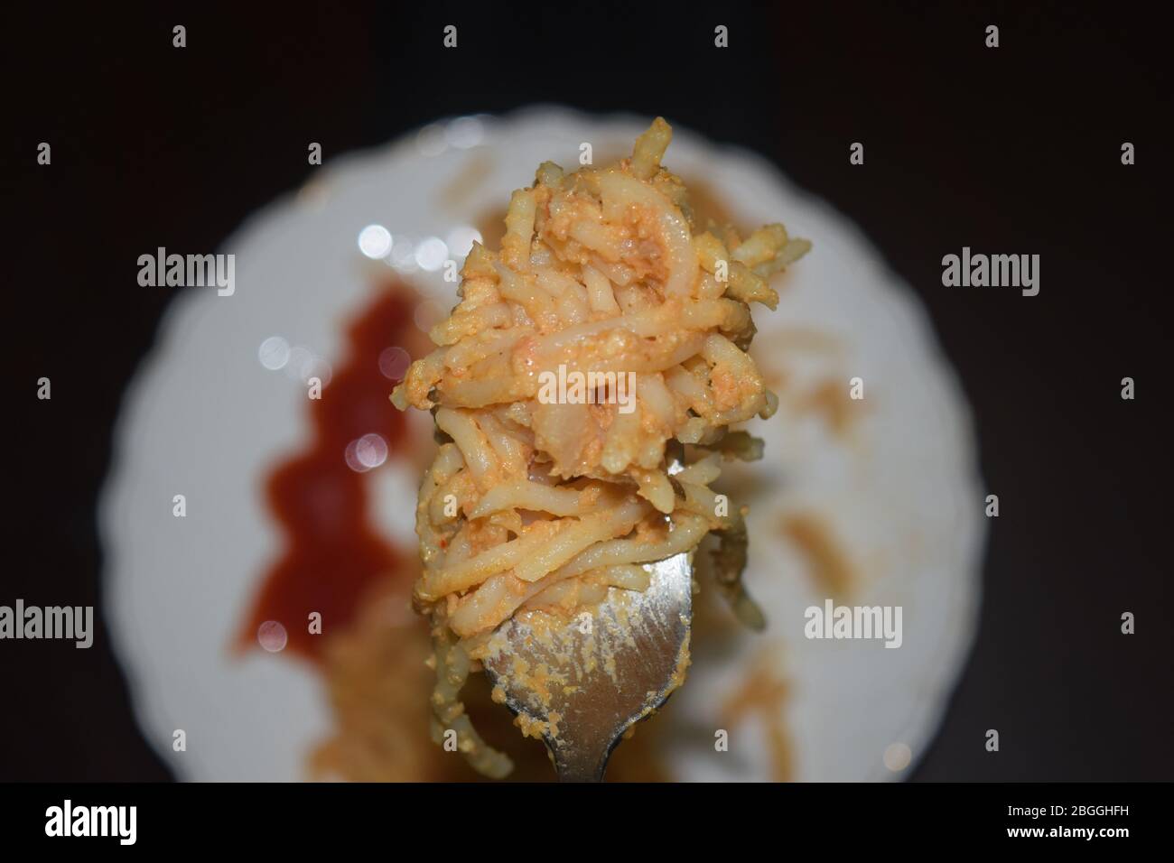 spaghetti à la sauce tomate et au poulet Banque D'Images