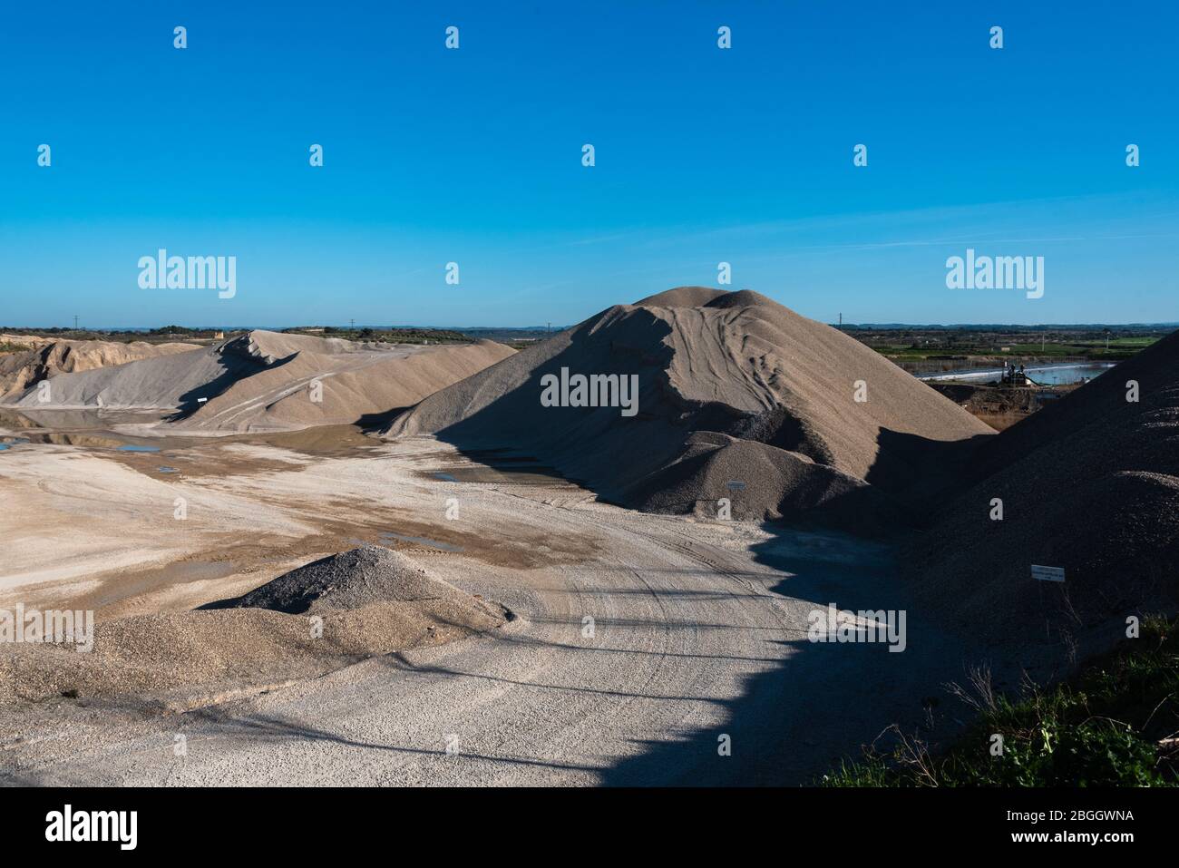 19 février 2020 - Belianes-Preixana, Espagne. Une fosse Gravel avec de la machinerie lourde sur le bord DU SPA (zone protégée spéciale) Belianes-Preixana. Banque D'Images