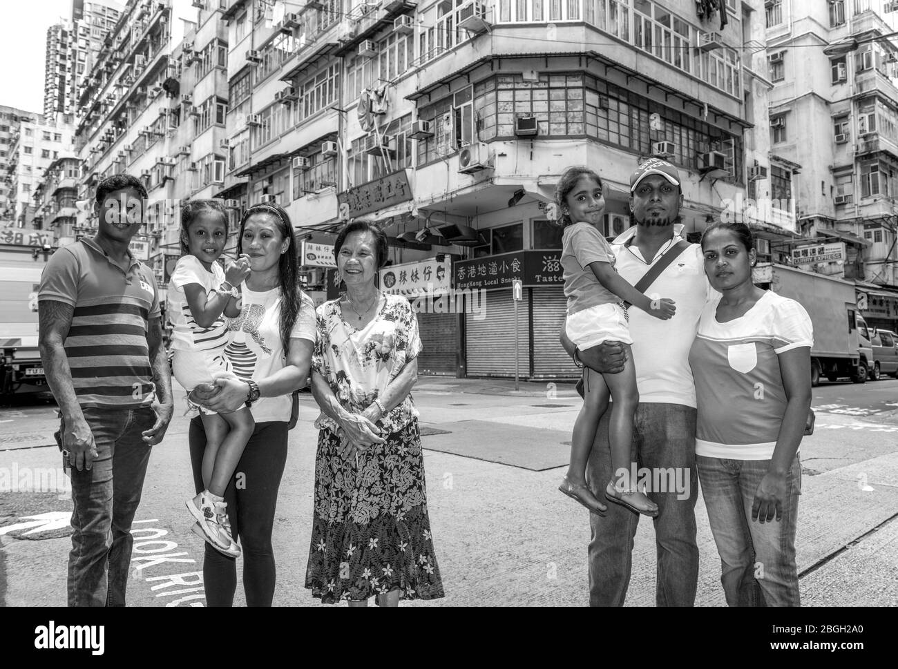 Hong Kong, Chine : 20 juillet 2016. Réfugiés Ajith Pusspa (de gauche à droite), Vanessa Mae Rodel et sa fille Keana et sa mère, Sudun Thilina Kellapatha tenant hi Banque D'Images