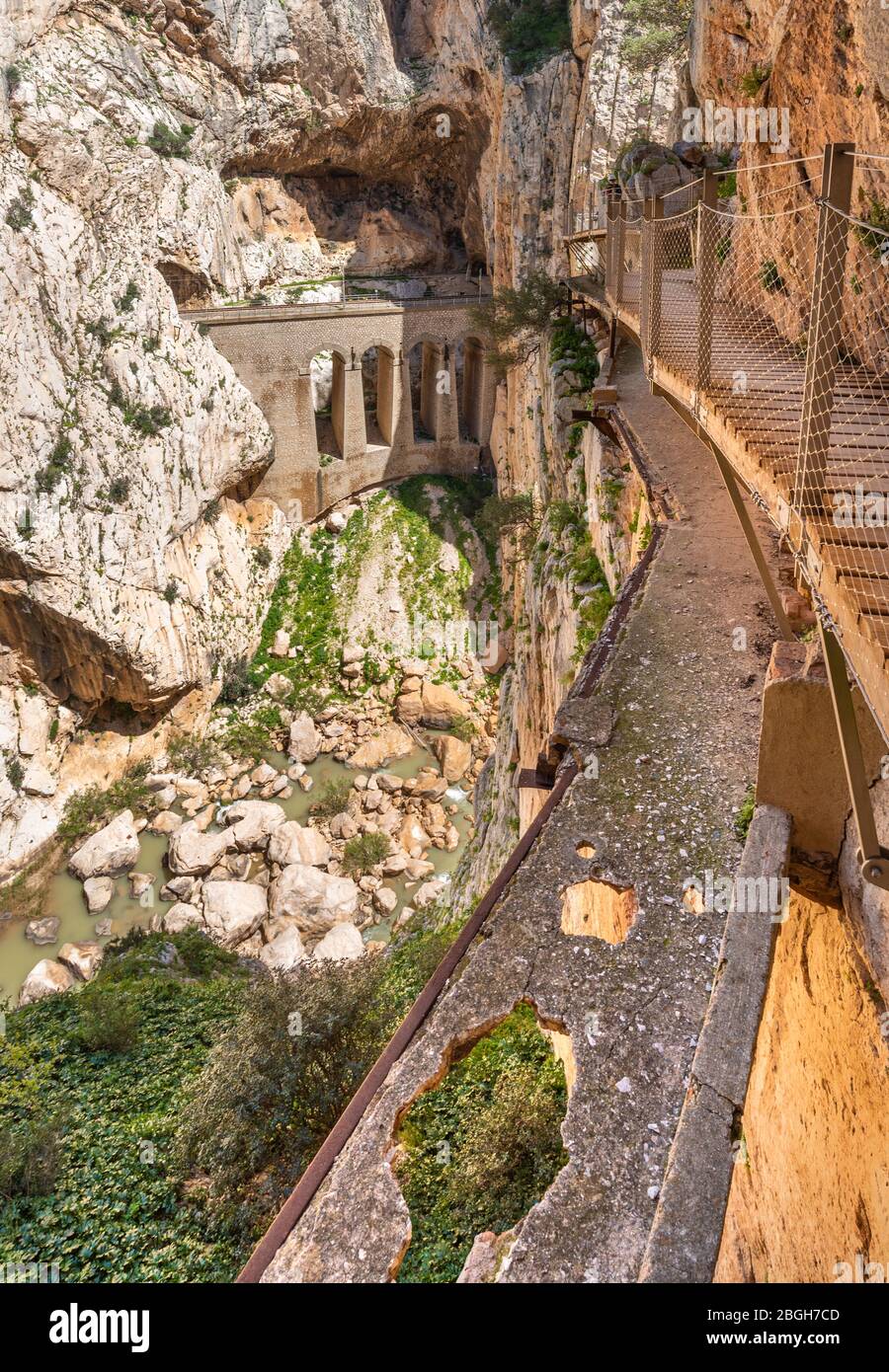 17 avril 2018 - El Chorro, Espagne. La structure en béton originale est tombée à la déréparation et a causé plusieurs morts, fermés à la fin du XIXe siècle, Banque D'Images