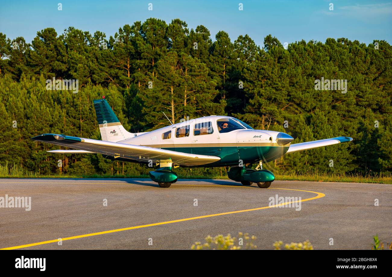 Piper Archer III, tourné à l'aéroport du comté de Habersham, près de Cornelia, Gerogia. Banque D'Images