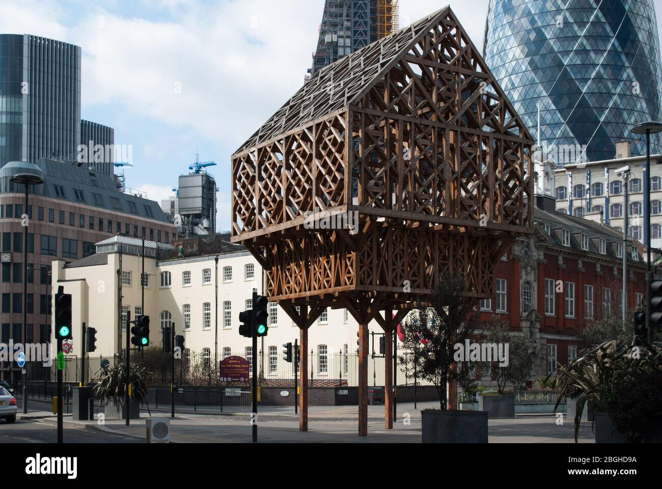 Paleys upon Pilers Architecture Église laticeed Timber Aldgate, Aldgate High Street, Londres EC3N 1AB par Studio Weave Banque D'Images