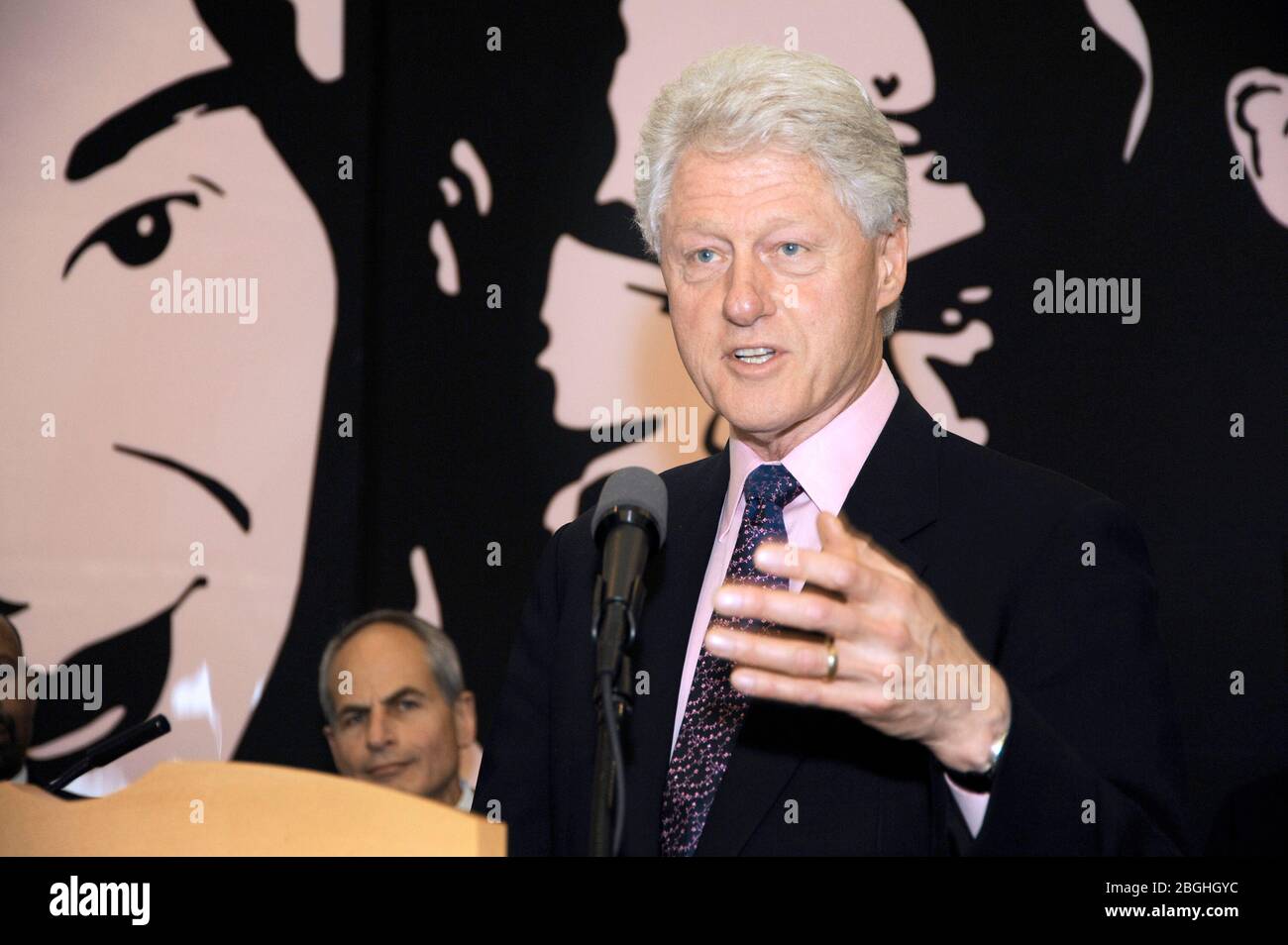 L'ancien président Bill Clinton fait un discours à la Ligue anti-diffamation en l'honneur du maire de Philadelphie, Michael A. Nutter, à Philadelphie, Pennyslvania, le 28 avril 2009. Crédit: Scott Weiner/MediaPunch Banque D'Images
