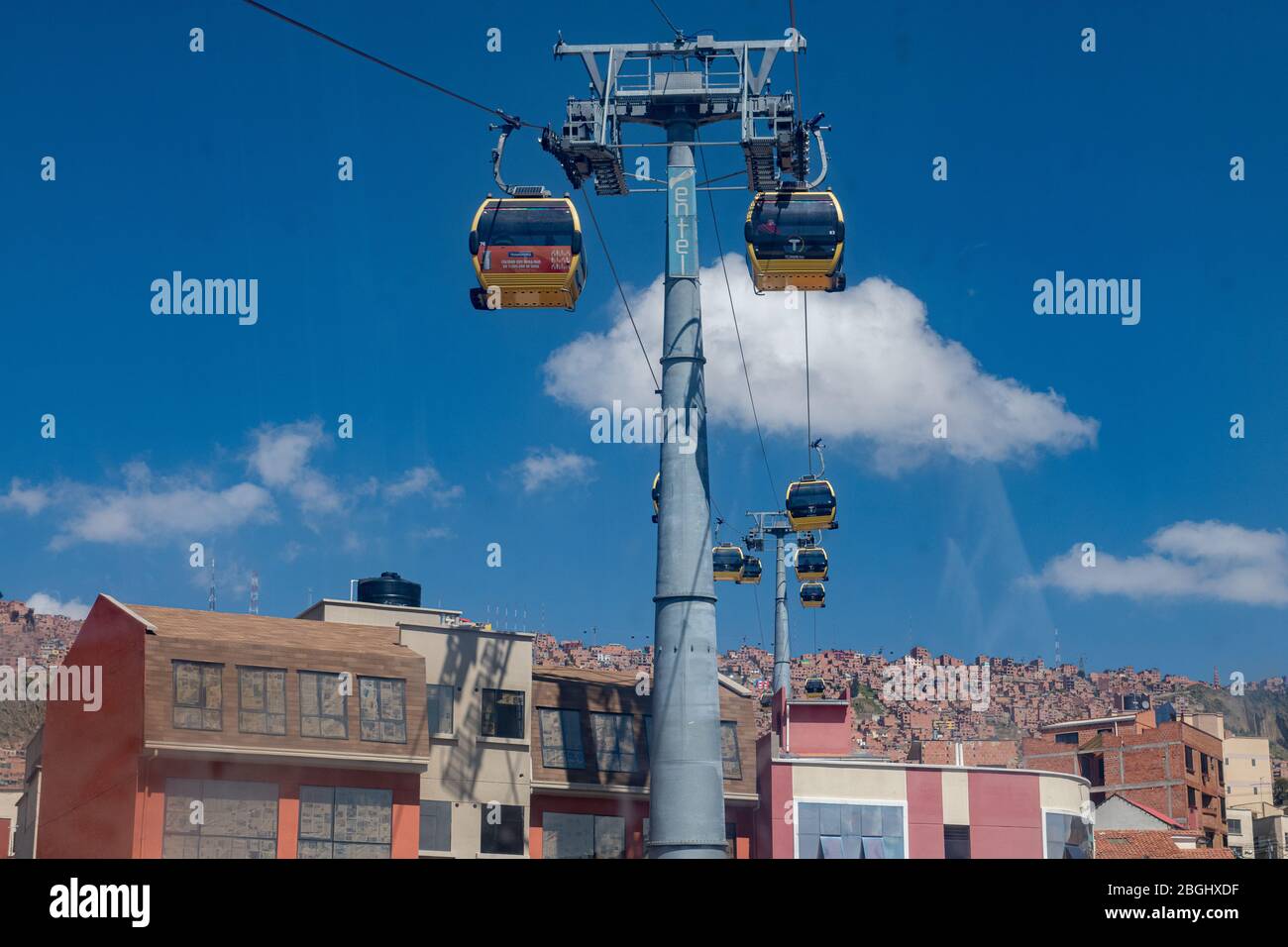 La Paz, Bolivie. Vue sur la ville depuis le système de téléphérique mi Teleferico Banque D'Images