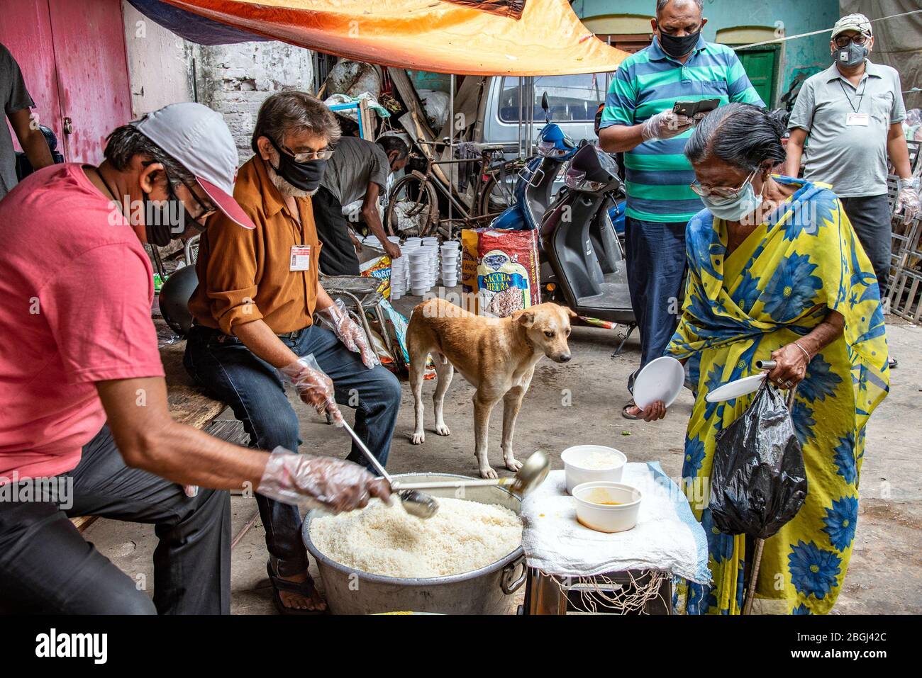 Kolkata, Inde. 21 avril 2020. Différents moments d'activités sociales et humaines des membres et volontaires de Manav Seva Kendra pendant la période de verrouillage à KONKATA en raison de l'éclosion de coronavirus mortel (COVID-19). (Photo d'Amlan Biswas/Pacific Press/Sipa USA) crédit: SIPA USA/Alay Live News Banque D'Images