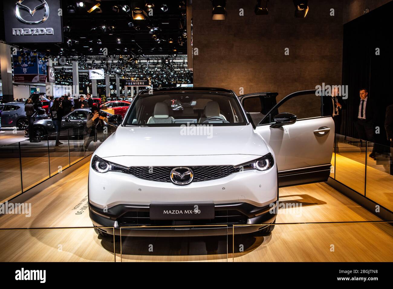 Bruxelles, Belgique, Jan 2020 Mazda MX-30 électrique avec portes à coquille, salon moteur de Bruxelles, ev compact SUV croisé fabriqué au Japon par Mazda Banque D'Images