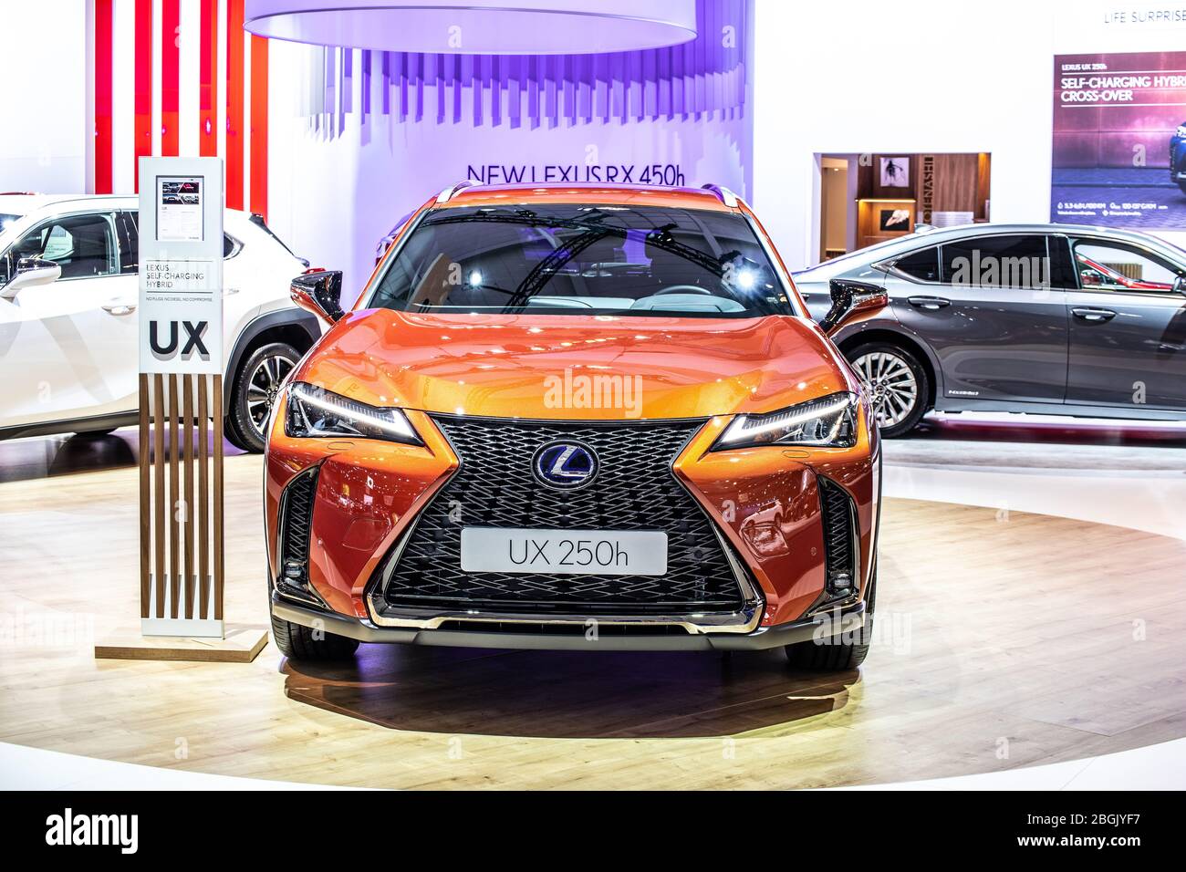 Lexus suv hybrid Banque de photographies et d’images à haute résolution