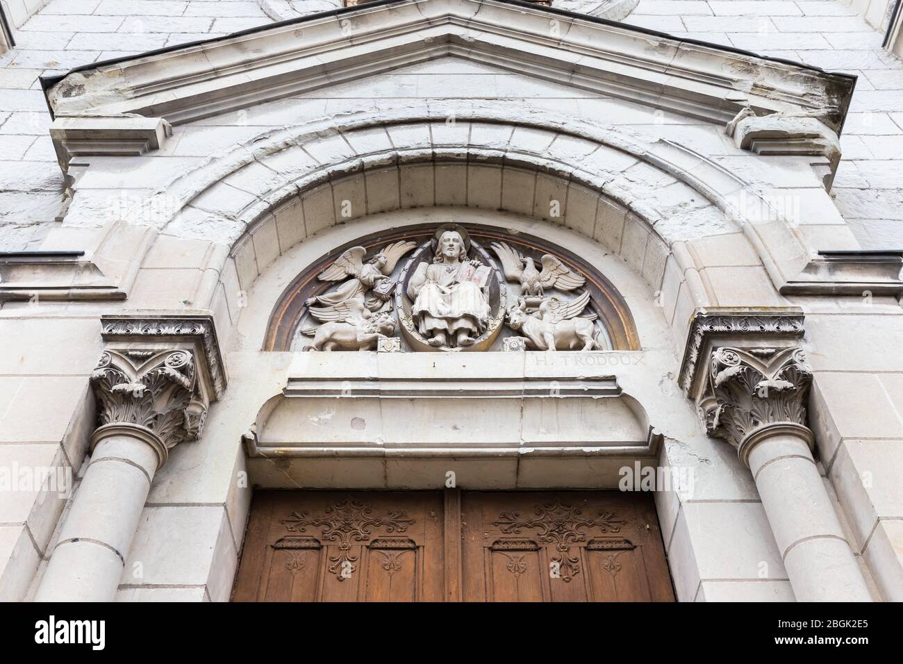 Détail architectural de la paroisse orthodoxe roumaine Saint Nectaire de Tours et de la chapelle Saint-François dans le centre-ville, en hiver Banque D'Images