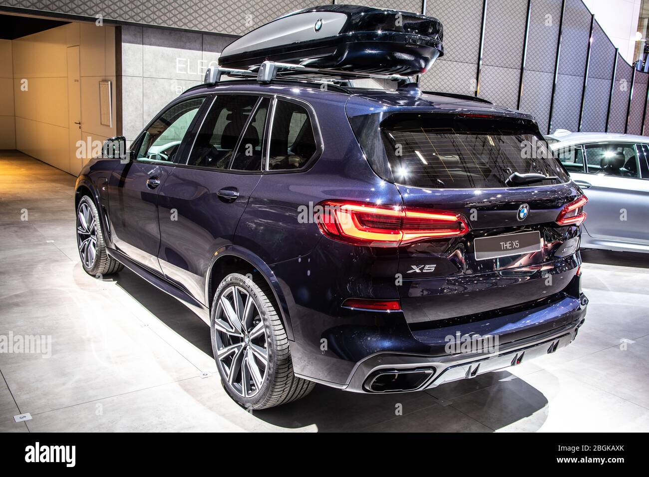 Bruxelles, Belgique, Jan 2020 BMW   45 e avec moteur électrique synchrone, salon moteur Bruxelles, 4ème génération, G 05, suv fabriqués et commercialisés par BMW Banque D'Images