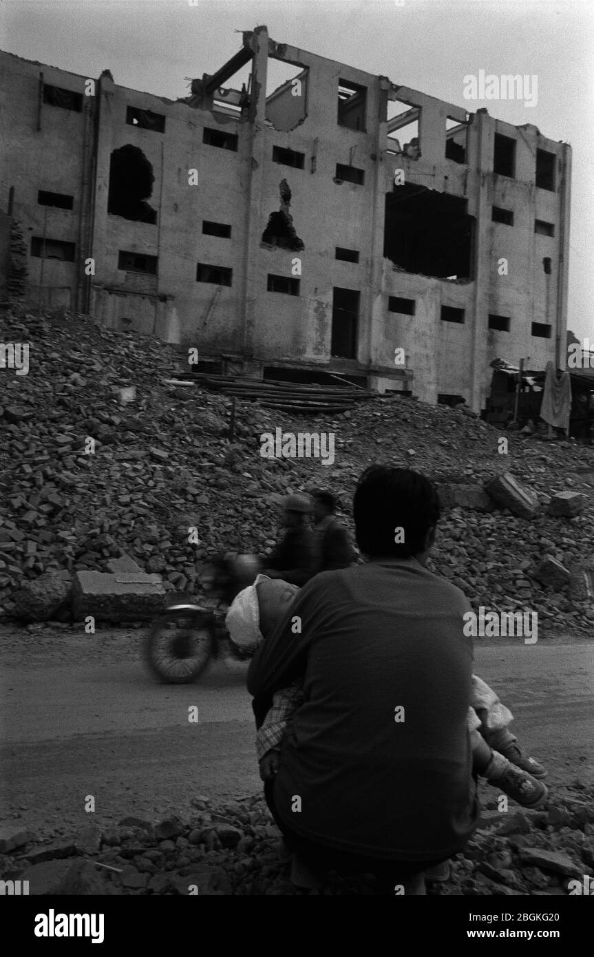 En novembre 2002, les bâtiments ont été démolis dans le comté de Yunyang à Chongqing Banque D'Images