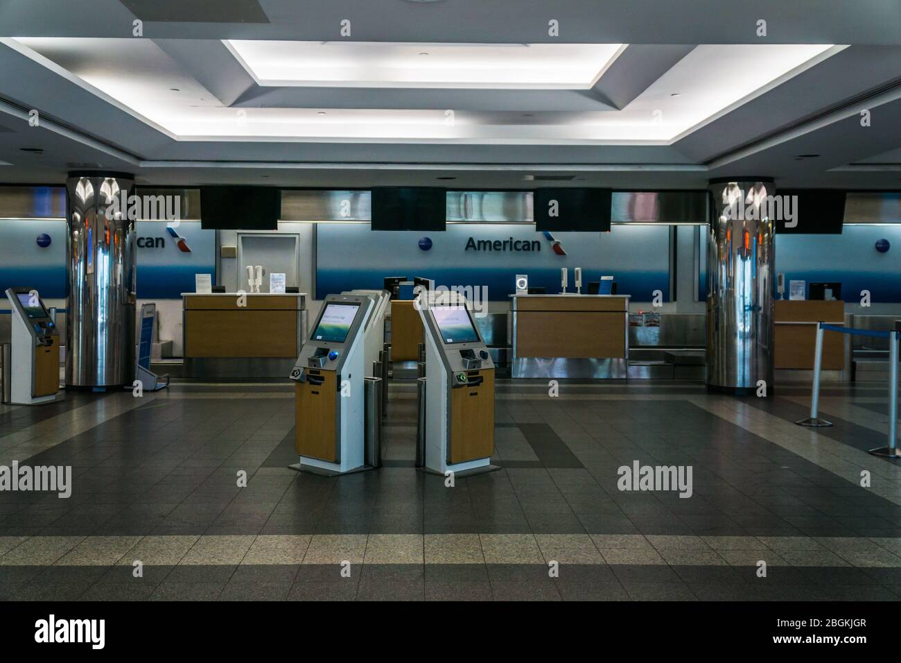 Le terminal de l'aéroport LaGuardia est presque vide, aucun voyage en raison de la pandémie de Coronavirus. Banque D'Images