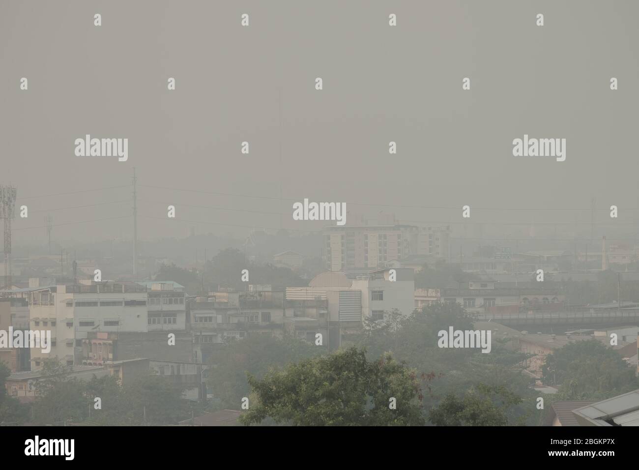 La pollution atmosphérique due à de nombreuses poussières ou particules de PM2,5 dépasse la norme (ACQ) de Bangkok, Thaïlande. Effet négatif sur le système respiratoire et la santé. Banque D'Images