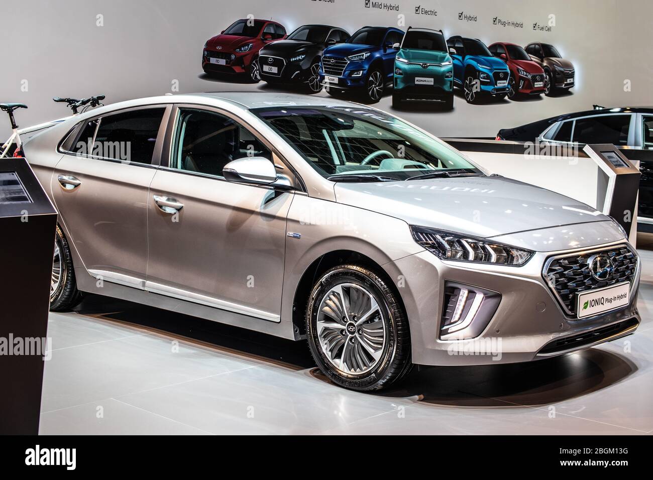 Hyundai ioniq hybride rechargeable Banque de photographies et d'images à  haute résolution - Alamy