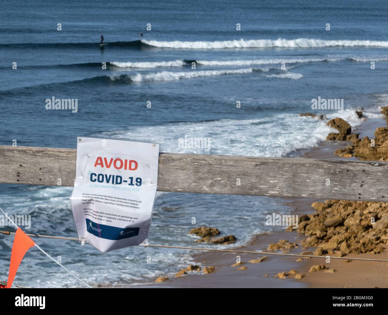 Covid-19, Coronavirus, Pandema Melbourne, Australie 2020.Plage fermée et panneaux d'avertissement Covid-19 sur les plages de surf près de Melbourne. Banque D'Images