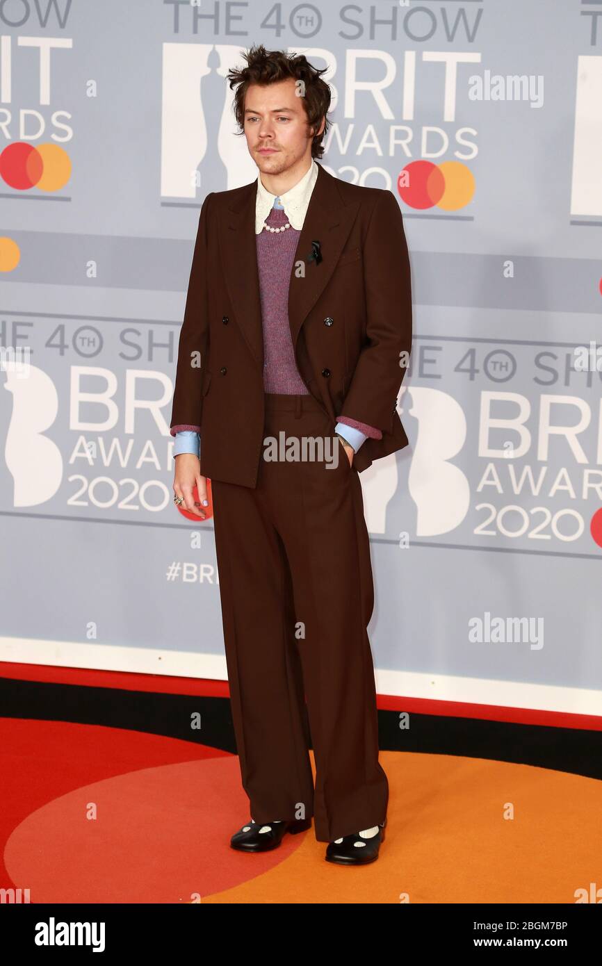 Harry Styles assiste aux Brit Awards 2020 à l'O2 Arena le 18 février 2020 à Londres, en Angleterre. Banque D'Images