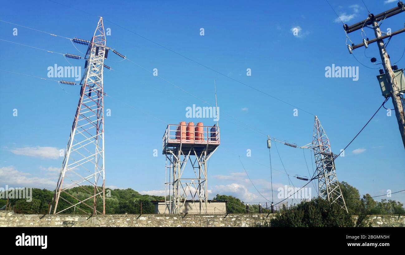 station de production d'énergie électrique et piliers Banque D'Images