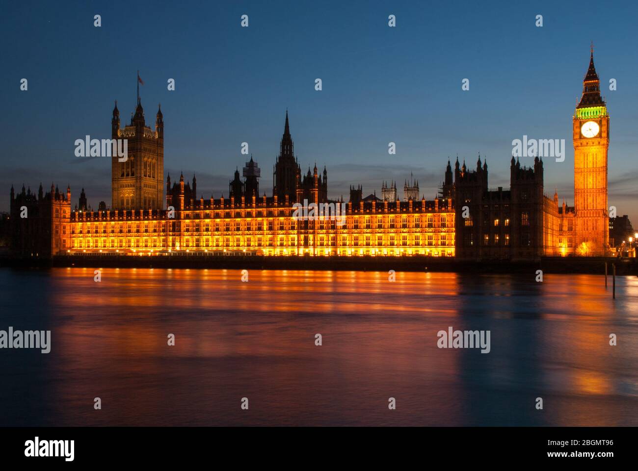 River Thames Big Ben Queen Elizabeth Tower Palace de Westminster, Cité de Westminster, Londres, États-Unis conçu par Charles W. Barry et Augustus W. N. Pugin Banque D'Images River Thames Big Ben Queen Elizabeth Tower Palace de Westminster, Cité de Westminster, Londres, États-Unis conçu par Charles W. Barry et Augustus W. N. Pugin Banque D'Images