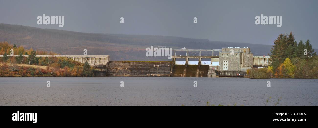 Centrale électrique et barrage de Lairg. Système hydroélectrique de shin. Highland Scotland 3:1 Panorama Banque D'Images