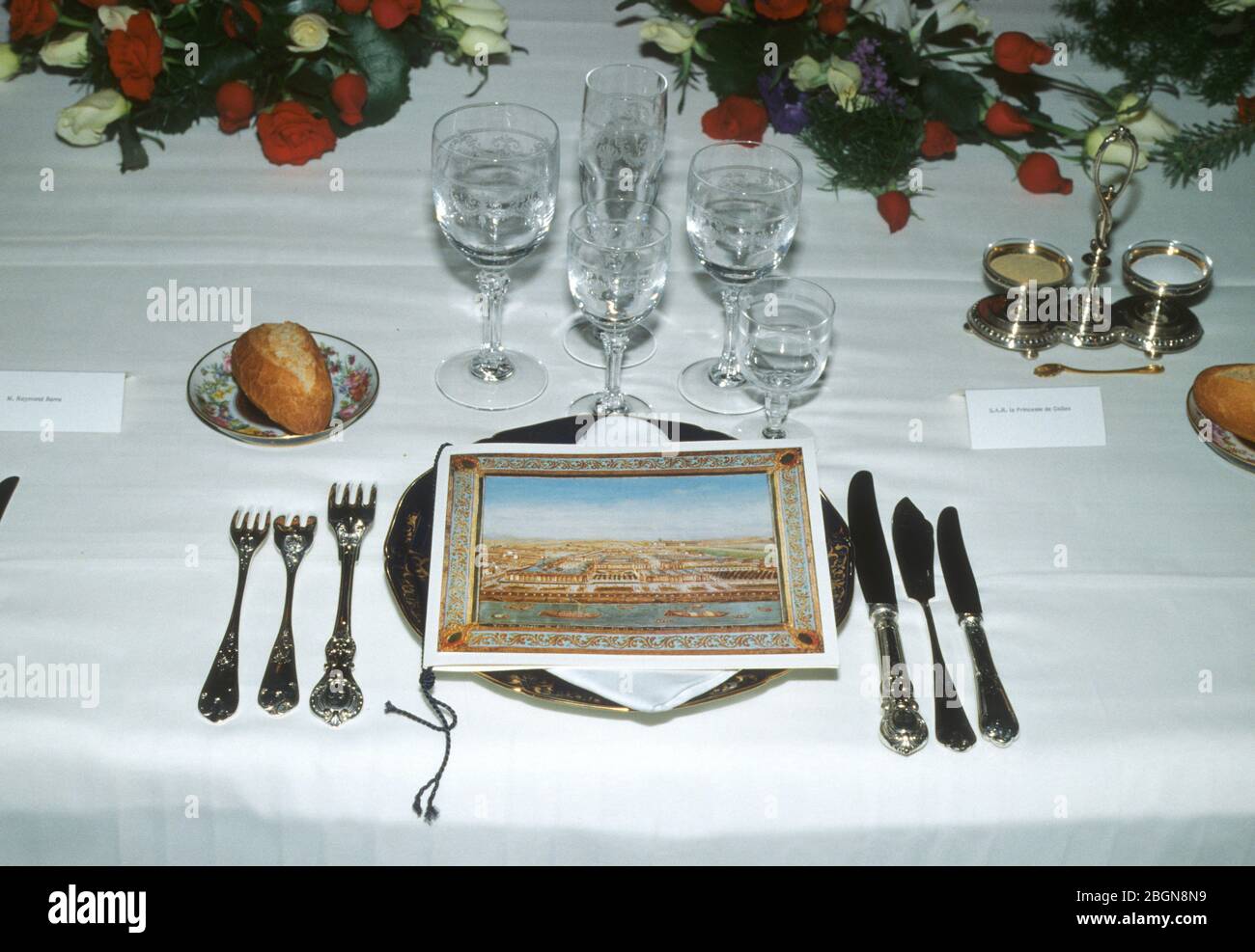 Des tables de banquet sont prévues pour un dîner au Palais Bourbon auquel participent HRH Diana, la Princesse du Pays de Galles et Charles, le Prince de Galles pendant leur Royal to Banque D'Images