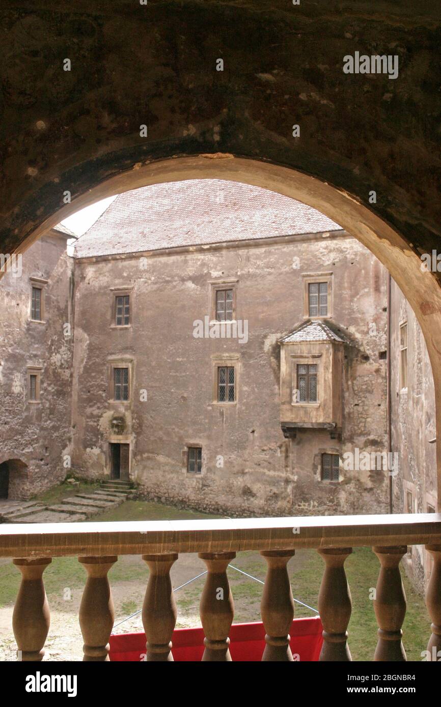 Cour du château médiéval de Corvin à Hunedoara, Roumanie Banque D'Images