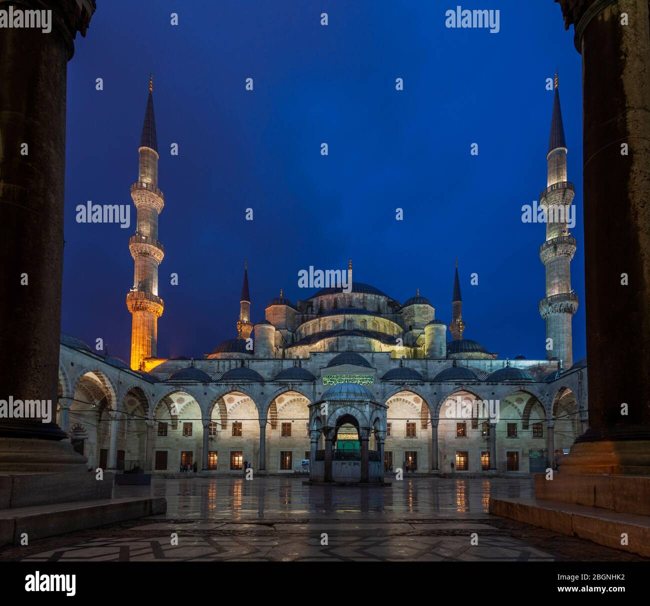 Vue sur la Nouvelle Mosquée, Yeni Cami. Istanbul. Turquie Banque D'Images