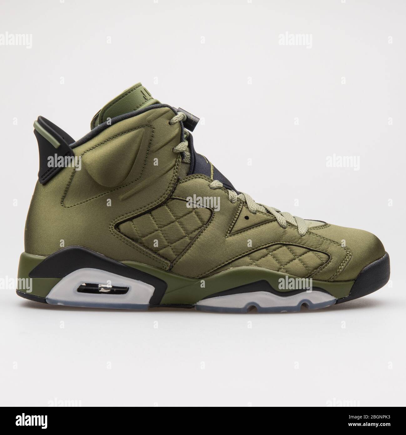 VIENNE, AUTRICHE - 22 AOÛT 2017 : sneaker verte Nike Air Jordan 6 Retro  Pinnacle sur fond blanc Photo Stock - Alamy