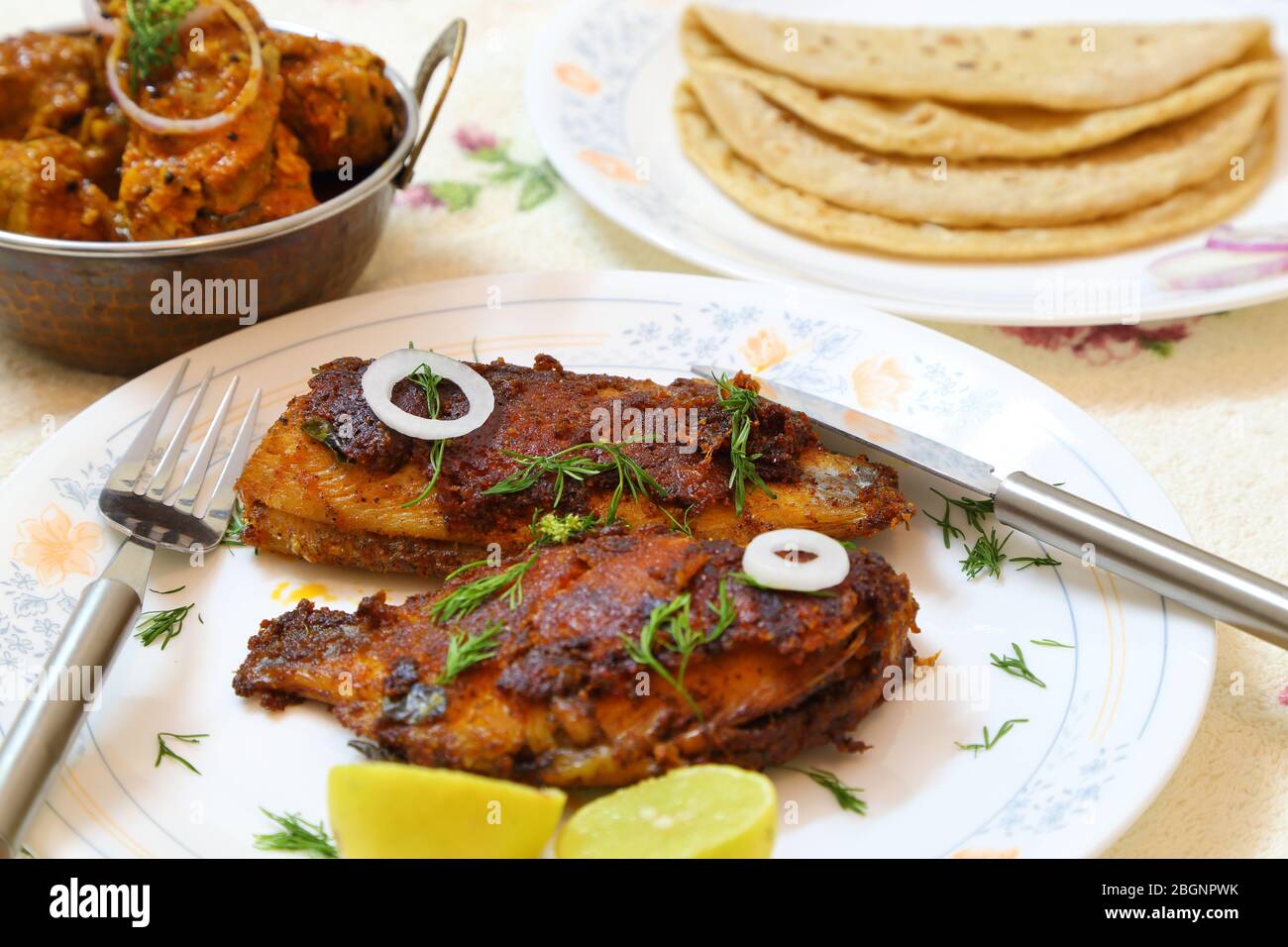 Des frites de poisson savoureuses et épicées de cuisine indienne. Banque D'Images